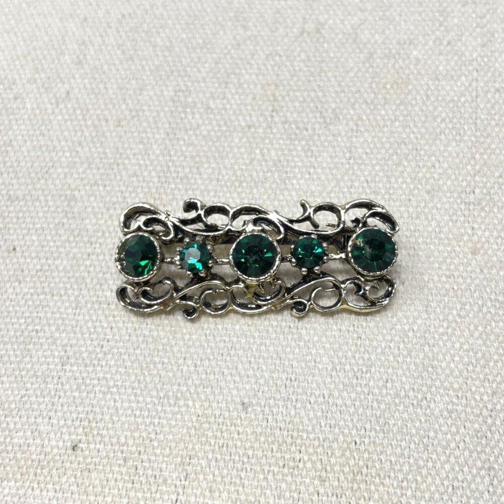 Filigree Brooch Green Faceted Glass Stones Ornate Scroll Old Money Vintage SIlve